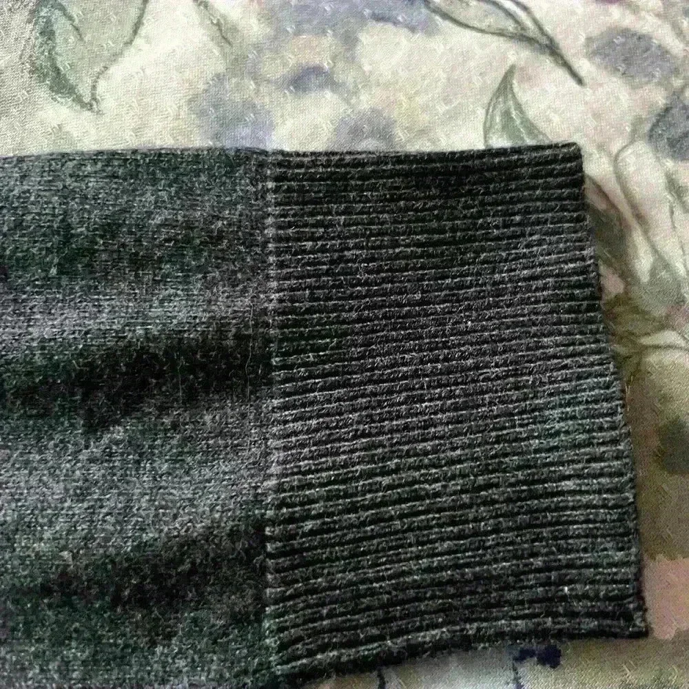 Young men Old Navy pull over size L​